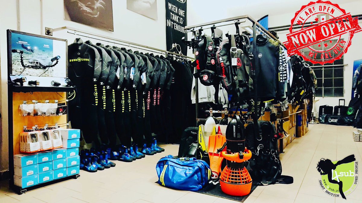 WeDiveitalia's tweet photo. Siamo regolarmente aperti sia con le vendite online che con il negozio... che dire ci adattiamo a questo strano mondo 🌏 🤫🤫🤫 #4sub #passion #scubadiving #freediving #milano #nocovid19 https://t.co/11rsEtCIa3
