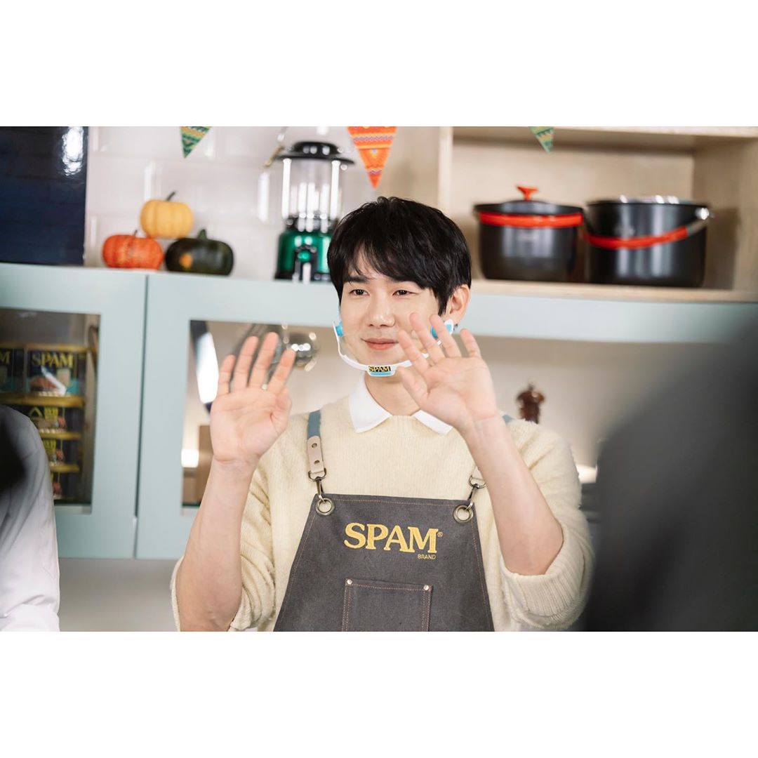 yooyeonseok_ph's tweet photo. 201106 @kkbyss King Kong by Starship IG update 

Bts of the Spam Online Cookbang 
-
#YooYeonseok #Advertise #Spam #OnlineCookbang #Behind #LemonYeonseok #🍋 #YooChef #💛💛

https://t.co/jp2FLICT58 https://t.co/GzPl3OqfKQ