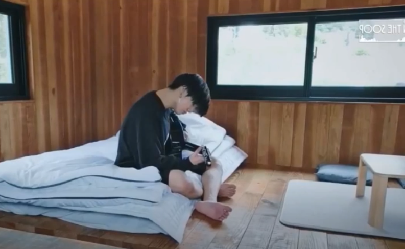 Furthermore, Jungkook has been learning to play instruments, including the guitar, the piano, the drums, and we've also seen him play the bass.All important assets for a composer.