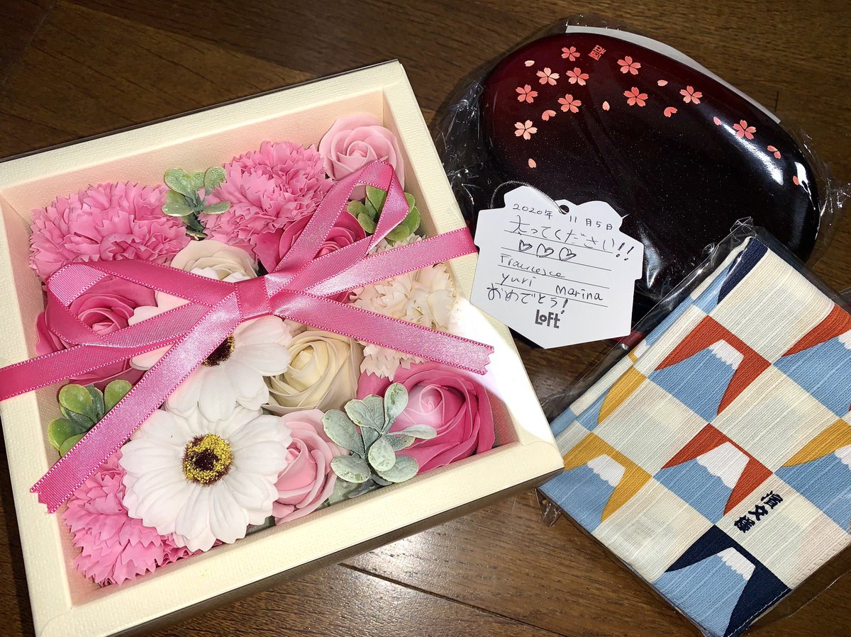 三原 萌 誕生日でした 木管メンバーのサプライズ演奏から始まり お弁当箱とお花をいただきました みんなありがとう 太ってください のメッセージには笑いました