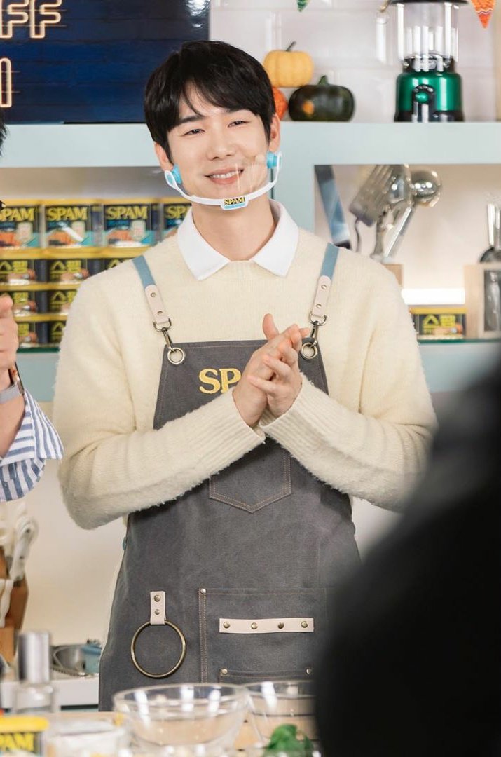 YooYeonSeokPH's tweet photo. 📸 20201106 | KingKong By Starship Instagram update
The behind the scenes of Online Cooking Show with Actor Yoo Yeon Seok 👨🍳 who cooks not only for camping foods but also our hearts... as expected Chef Yoo 👍
🔗https://t.co/wJx3fYs6Je
#YooYeonSeok #유연석 #SPAMkr
(2/2) https://t.co/LppqGOo3gG