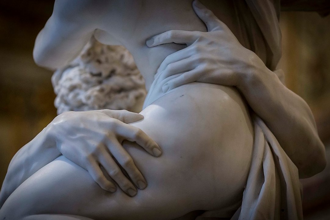 AuriaA_'s tweet photo. "𝑅𝑎𝑡𝑡𝑜 𝑑𝑖 𝑃𝑟𝑜𝑠𝑒𝑟𝑝𝑖𝑛𝑎" di Gian Lorenzo Bernini.
Galleria Borghese, Roma. (1621-1622)
"...le dita di Plutone che affondano nelle carni morbide della giovane donna è forse uno dei dettagli più affascinanti della storia dell’arte."
#sculpture #culture #marble #Roma https://t.co/lK0gaUIfvu