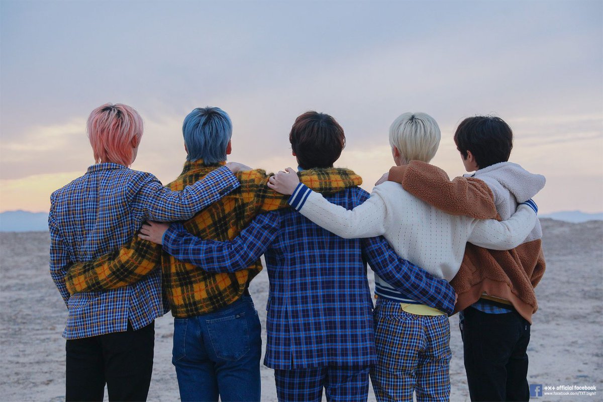 umidmf's tweet photo. No los veo en yt haciendo streaming
#bluehour
#BlueHourMV
#TXT
@TXT_members
@TXT_bighit
https://t.co/k7Agqq0Tli https://t.co/nWGUrk6gNC