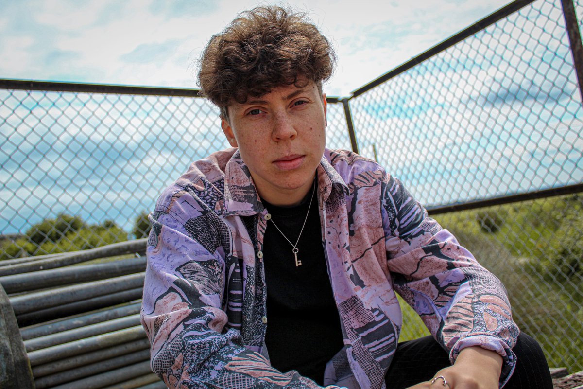 1883Magazine's tweet photo. As #Glastonbury’s 2019 Emerging Artist winner, @MarieWhiteMusic is back with her latest track and video, the raw and intimate, #Sleepwalking and we have the exclusive #premiere now on 1883.
/
https://t.co/4a36NEz5ar
/
✏️ @_boo_radley
#MarieWhite #1883magazine https://t.co/V4sn5a1H0X