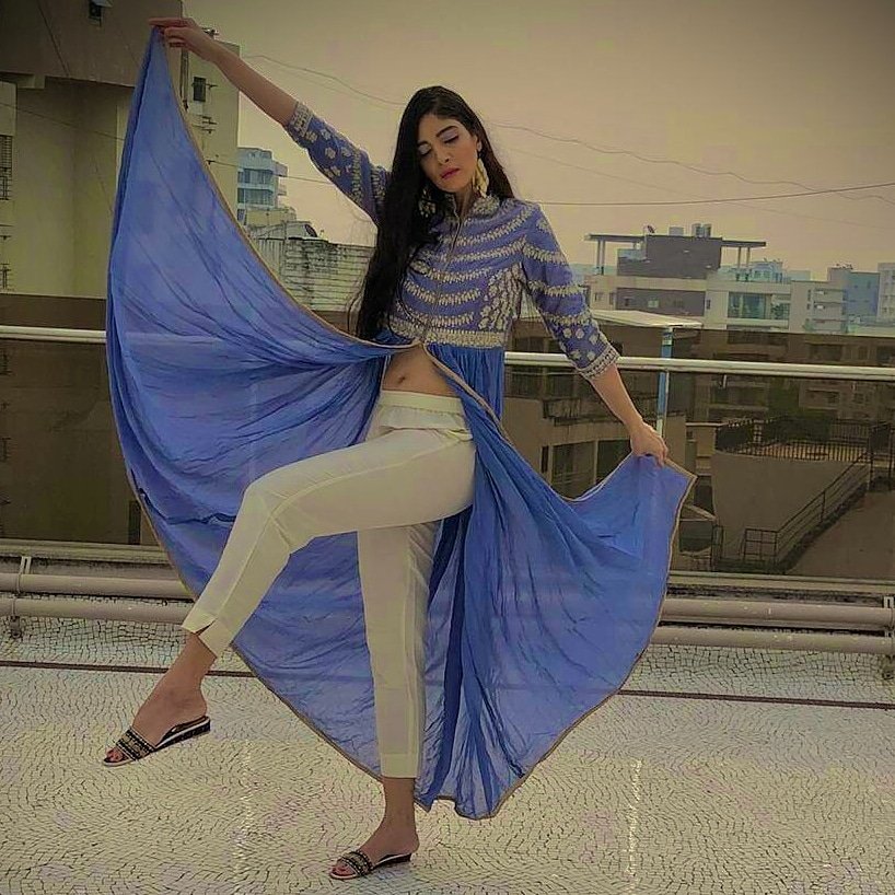 MissGlobe2016's tweet photo. WITH BRAVE WINGS SHE FLIES💜
#dimplepatel #themissglobe2016 #missindia #firstindianwinner #beautyqueen #fashionmodel #indianfusionwear #highfashionmakeuplook #curlyhairstyle #photography #bossbabe #selfmade #kurti #pants #withbravewingssheflies https://t.co/vuv43xk2Ga