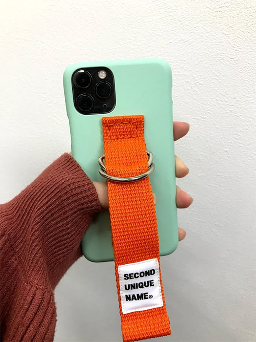 _SelectOption's tweet photo. 大人気のベルトケースSUNCASEよりNEWカラーのご紹介です🥕淡いグリーンカラーにオレンジカラーがかわいい色味です🌟こちらは無地のタイプですが手書き風のワードタイプやイラストタイプなどお気に入りを探してくださいね🥰 #iPhone11 #iPhoneケース #iPhoneスマホケース #SUNCASE #韓国 #ブランド https://t.co/4mCeAZv6il