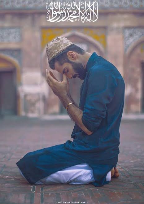 itx_aazir's tweet photo. تر دامنی پہ شیخ ہماری نہ جائیو___!!         
دامن نچوڑ دیں تو فرشتے وضو کریں__!!🥀
#JummaMubarak https://t.co/Wg7nbwwUa5