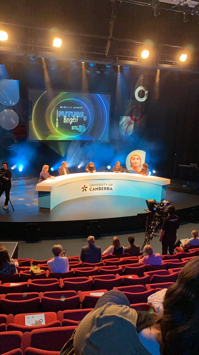 Future Bright indeed. Really insightful evening with the expert panel from UC and <a href="/willanderson_/">William Shakespanderson</a>