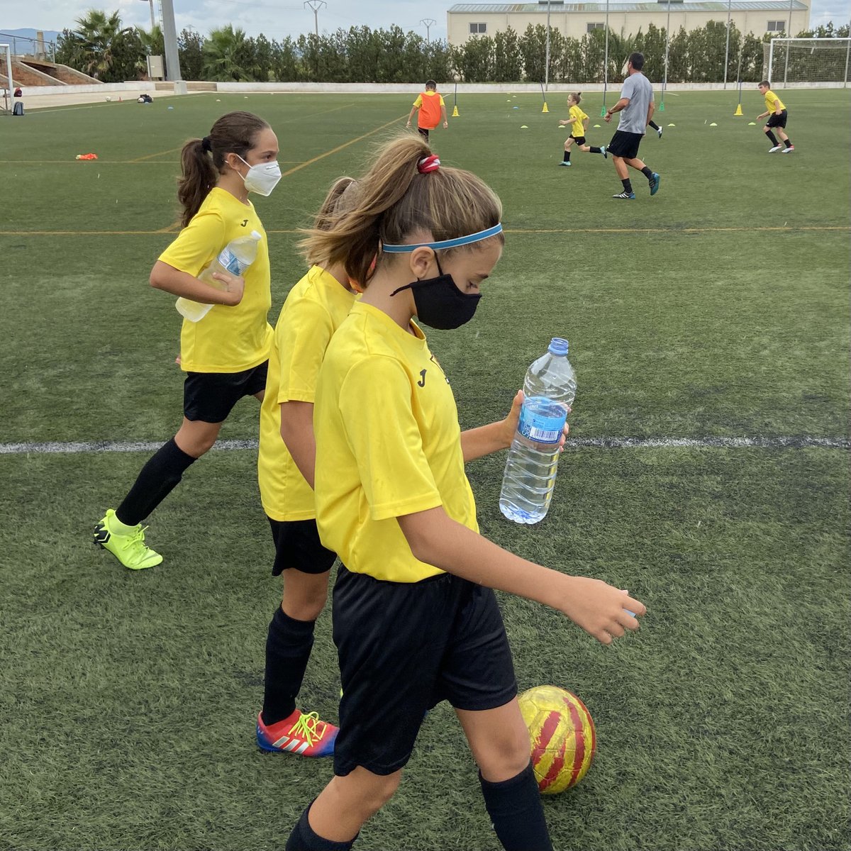 EFDelta's tweet image. 😷 Arriba un nou cap de setmana i seguim sense partits, ni sense poder entrenar...

💪 Esperem poder tornar a fer el que més ens agrada ben aviat!

👉 Cuidem-nos, cuideu-vos!

#EscolaDelta #FormacióAmbValors #Educació #Valors