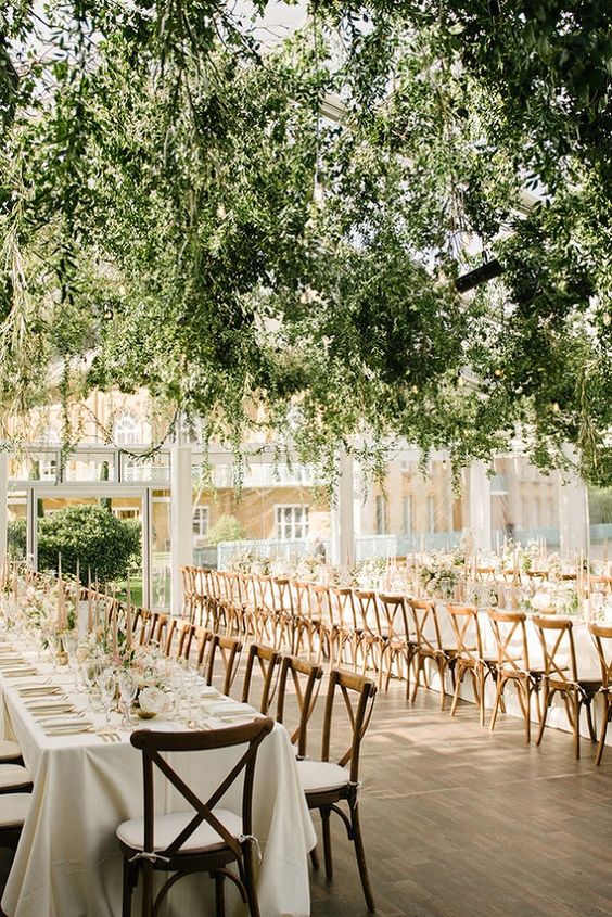 สวัสดีครับทุกคน  
     ปกติทุกคนคงจะเคยชินกับการที่ผมปรากฏตัวในงานแต่งงานต่างๆในฐานะ เชฟ ผู้นำเสนออาหาร  แต่วันนี้มีอะไรต่างไปนิดหน่อยครับ  

     ไม่ครับ

     ตามจริงก็มากเลยล่ะ

     ยินดีต้อนรับสู่ โต๊ะอาหารค่ำของงานแต่งงานของผมเองครับ