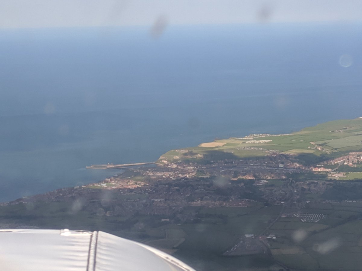 NephexFlight's tweet photo. Can anyone tell us which seaside town we got these shots of? 🛩🏖

#wingfriday #aviation https://t.co/62XqWFXK1z