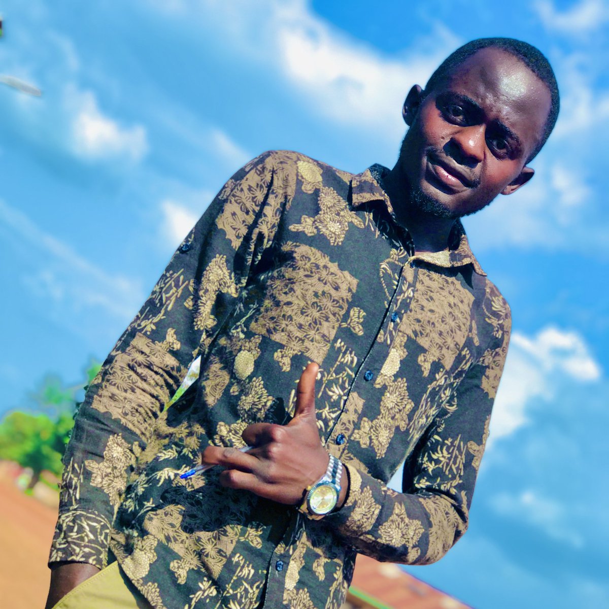 BatakaElias's tweet photo. #NouvellePhotoDeProfil https://t.co/XfZDW8Fota