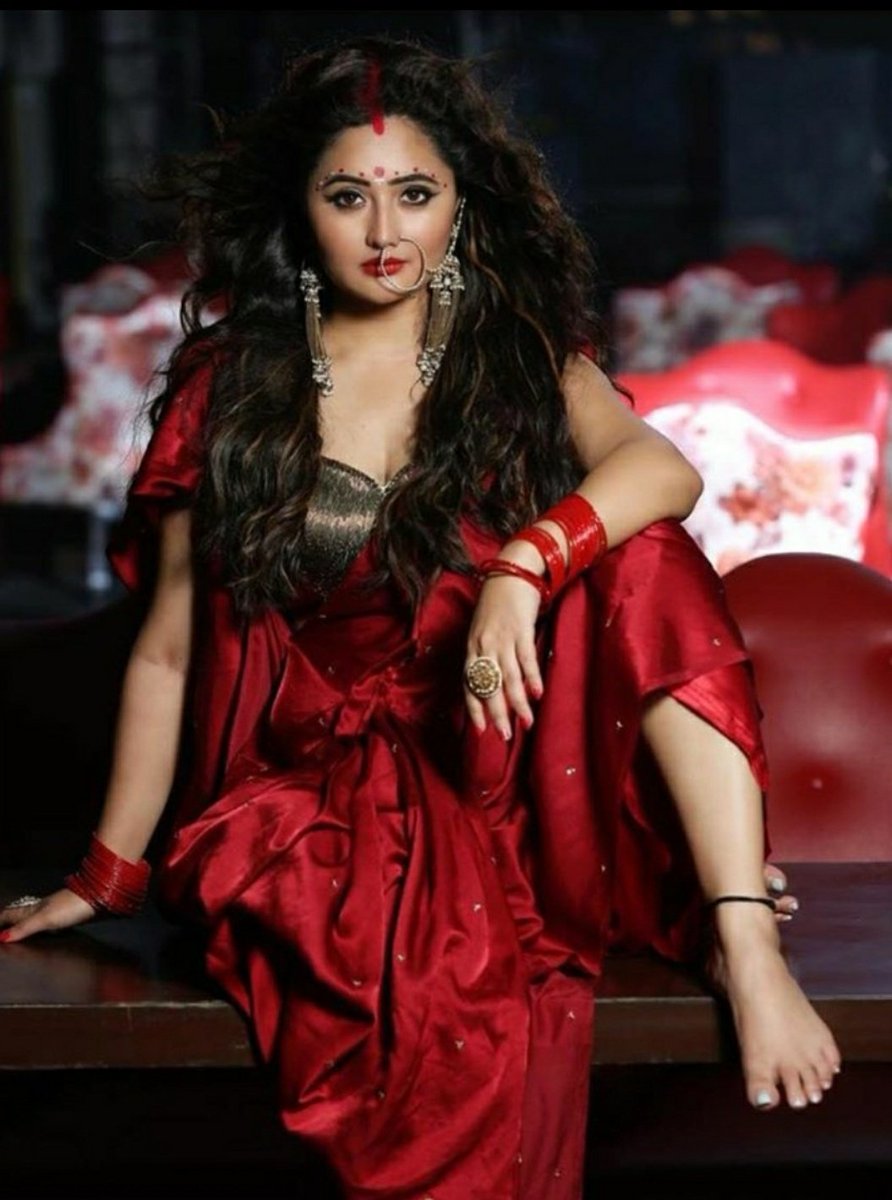 Presenting Rashami Desai (Mithu) as Mithai : A Twitter Thread Kuch mitha ho jaye on this special occasion <3 OTT Debut Of Rashami  #RashamiDesai  @TheRashamiDesai