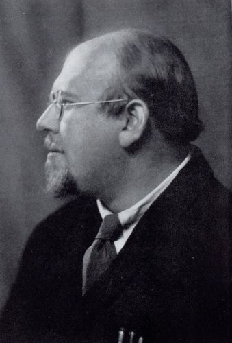 THREAD! Earlier this year  @JohnFinnemore spread out 100 pages of an 85 year old murder mystery novel Cain's Jawbone and tried to put them in the right order. It was no ordinary novel, for the author was Edward Powys Mathers aka the famous Observer crossword compiler Torquemada