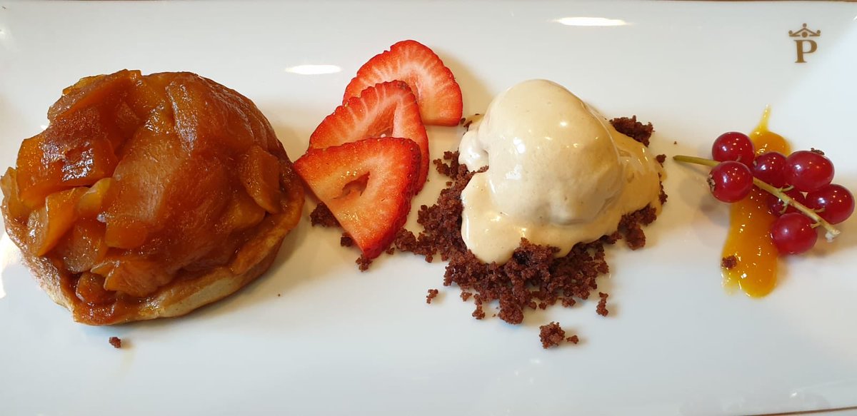 paradores's tweet photo. Tarta templada de mango, helado de torta de algarrobo y yogur. 😋 

Un delicioso postre de la carta del restaurante del Parador de #Málaga Gibralfaro. 👇

https://t.co/VPdRjUHscR https://t.co/IvfXhcjT51