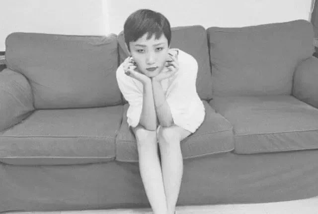 Some netizens even initiated a “Hwasa q*it mmm” petition.Imagine the immense amount of hatred and malice a 19-year-old girl had to deal with.