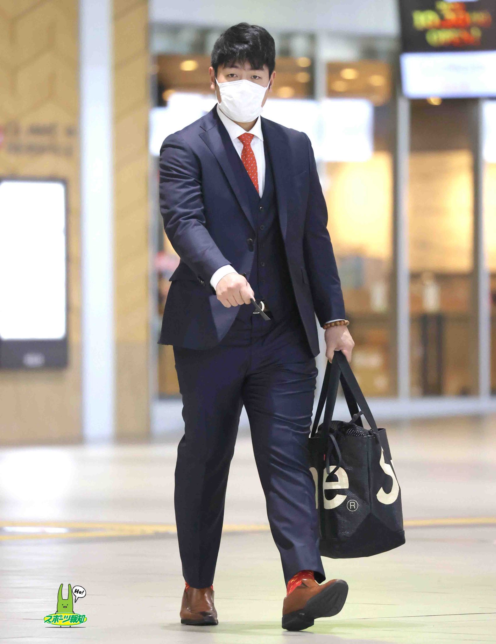宮崎亮太 スポーツ報知 スーツ姿で帰京した 巨人 ナイン 明日から東京ドームでヤクルト戦 坂本勇人 は00本安打達成なるか 岡本和真 高梨雄平 Giants スポーツ報知 宮崎亮太 スポーツ報知 スーツ姿で帰京した 巨人 ナイン 明日から東京ドームでヤクルト戦 坂本勇人 は00本安打達成なるか 岡本和真 高梨雄平 Giants スポーツ報知