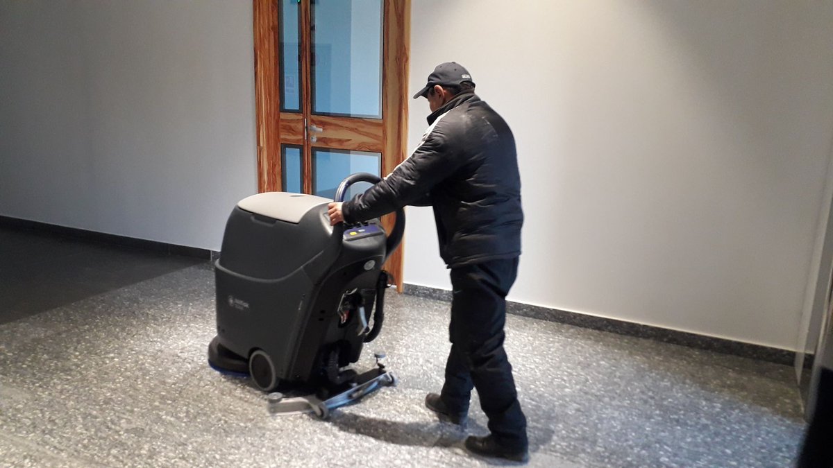 UnitraLLC's tweet image. Манай эрхэм хэрэглэгч Дани улсын Nilfisk брэндийн БАТАРЕЙТ ШАЛ УГААХ ХАТААХ МАШИН-аа хүлээн авлаа. Амжилт хүсье.
Website (Бараа бүтээгдэхүүнтэй танилцах): unitra.mn/product/36688
#unitra #юнитра #NILFISK #ЦЭВЭРЛЭГЭЭ