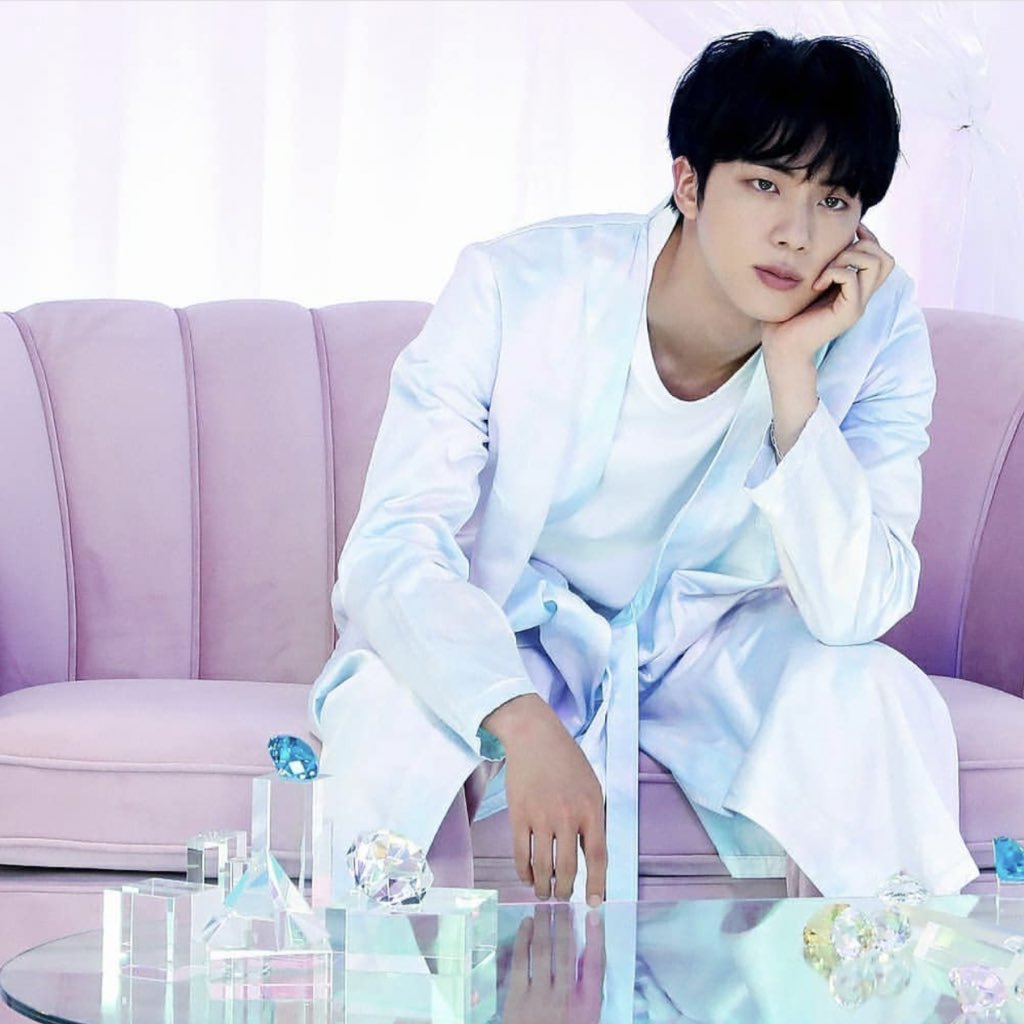 seokjinfile's tweet photo. our sparkling gem jin 💎✨ https://t.co/k2tjDtPlTM