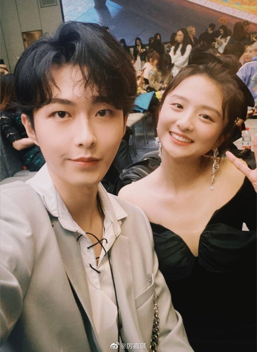 xichaguan's tweet photo. Su Cancan and Lin Jiaze shippers, rejoice!! 🙊  They met at the Rayli x Croxx Fashion Night, they are still good friends 🥰

Please rewatch #WaitMyYouth on Netflix, it has been exactly one year since Netflix released this drama 🥰

#LiJiaQi #LiGeYang
#WaitMyYouthNetflix https://t.co/3vL3zQHsAA