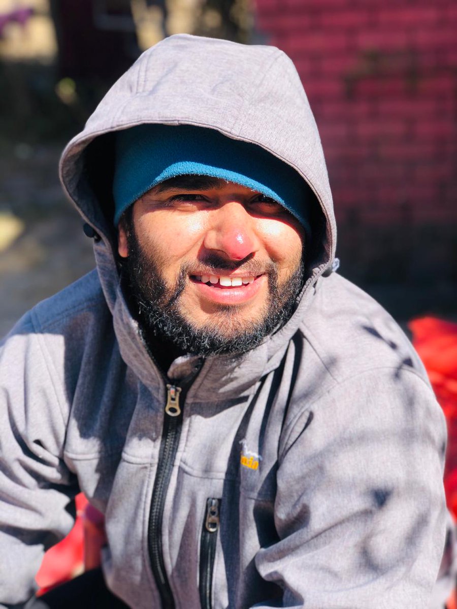 kaphlebhumesh's tweet photo. नाक हेर्नू न हजुर। राम्रै देखिने रहेछ है।
#काेराेना_लुक्स
#घाम_थेरापी
#6th_day
#isolation_time https://t.co/8w08mYtCoV