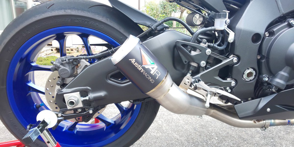 TamaQ11Q's tweet photo. R1のマフラーを交換
エラー出すこともなく無事完了
(サーボモーター撤去した箇所に隙間ができて携帯工具入れようかと思案中)
爆音..もとい音圧が上がり気味になったけれど、懸念していた極低速のトルクの落ち込みもなくとても満足v(´▽`*)
#YZFR1
#Austinracing
#GP1R https://t.co/ggNSmvMud1