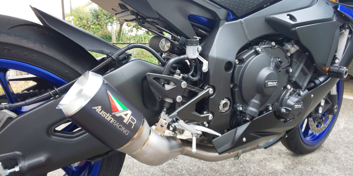 TamaQ11Q's tweet photo. R1のマフラーを交換
エラー出すこともなく無事完了
(サーボモーター撤去した箇所に隙間ができて携帯工具入れようかと思案中)
爆音..もとい音圧が上がり気味になったけれど、懸念していた極低速のトルクの落ち込みもなくとても満足v(´▽`*)
#YZFR1
#Austinracing
#GP1R https://t.co/ggNSmvMud1