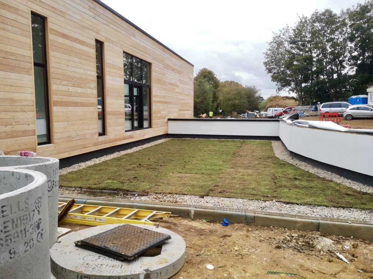 Bit of action from Taplow…..as our works continue 👍🏼
#workinprogress #greenroof #waterproofing #specification #specifier #essexgreenroofing