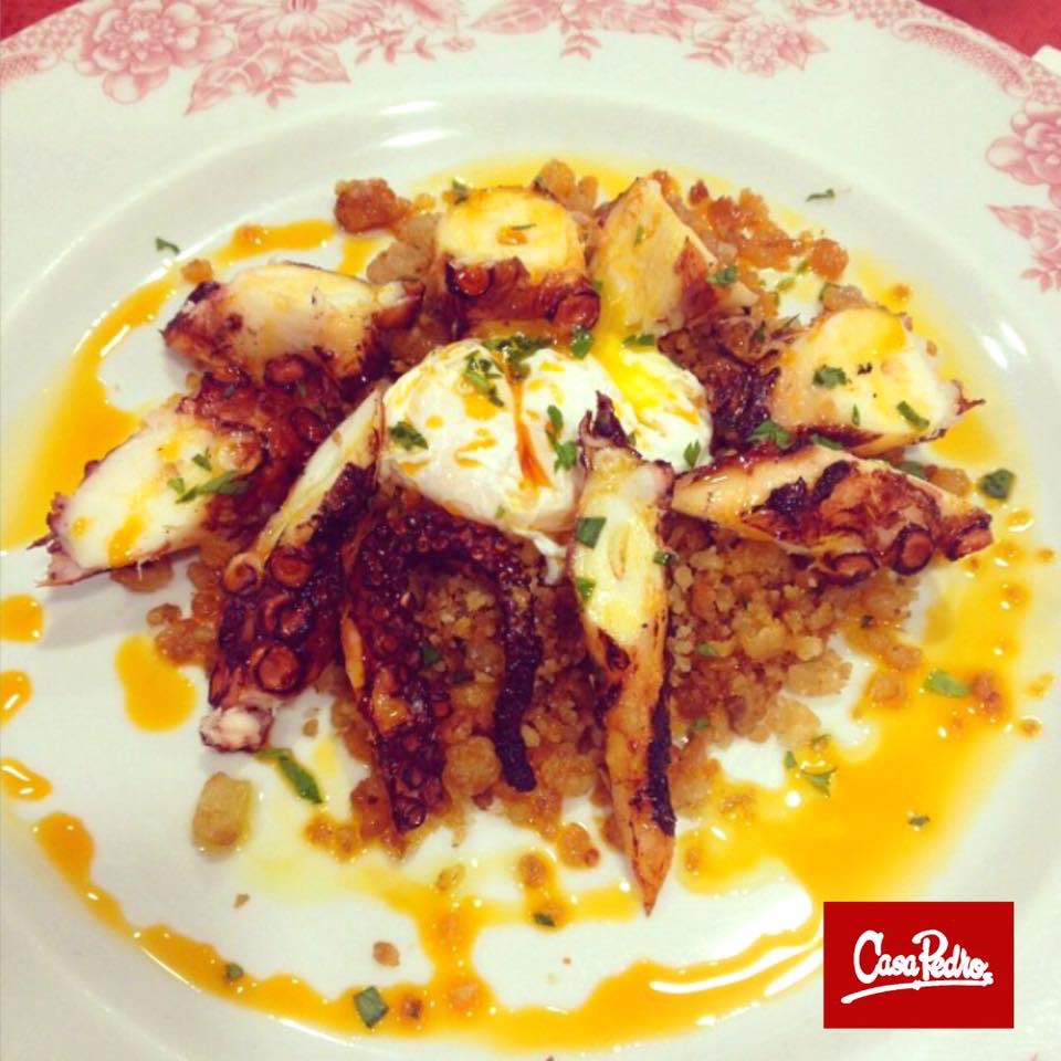 Vamos abriendo el apetito para el fin de semana con este volcán de migas de pringá con huevo escalfado y pulpo a la brasa 😋

#PuenteGenil #RestauranteCasaPedro #Food #TuRestaurante #ComerBien #Córdoba #Bibgourmand