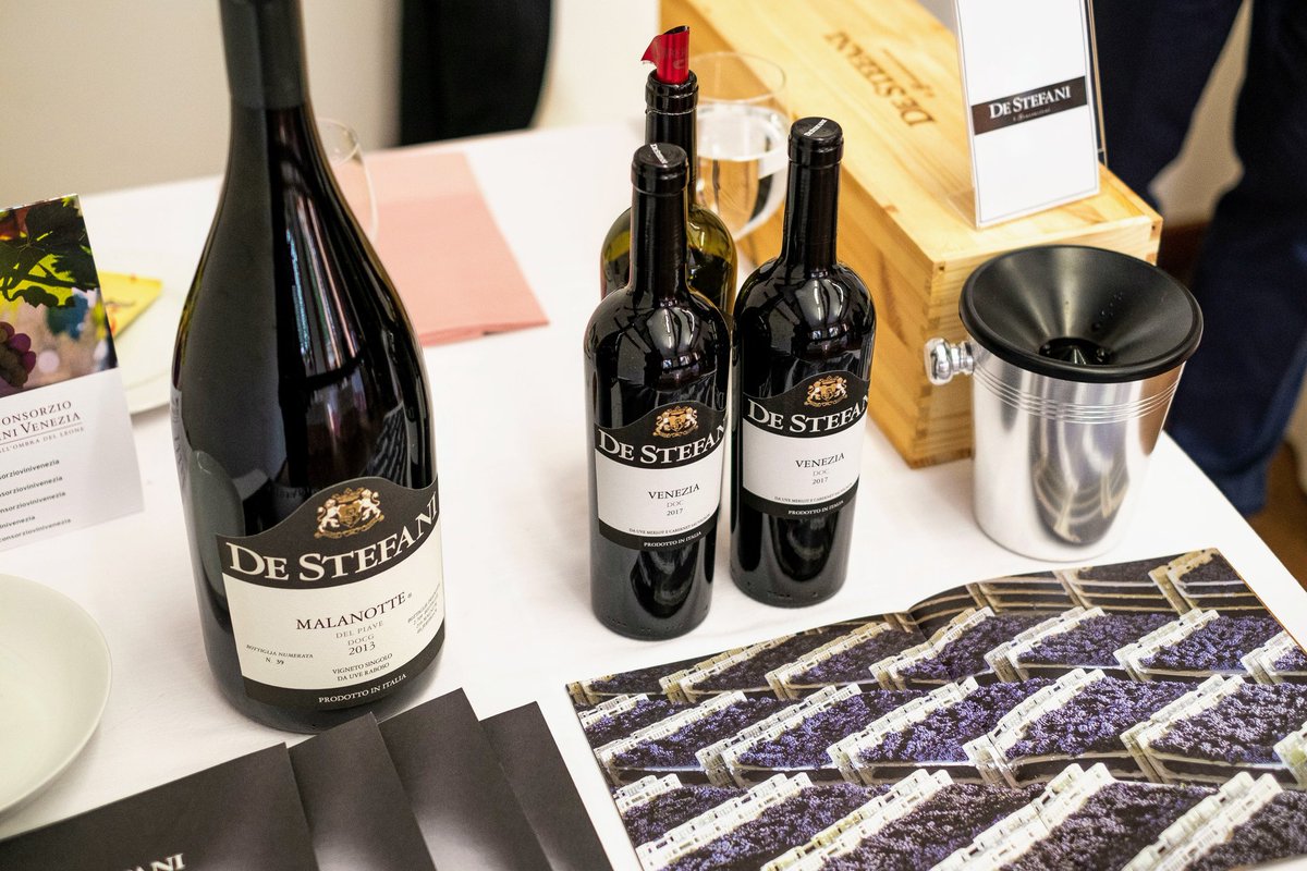 ViniVenezia's tweet photo. @destefaniwinery, azienda presente a #FeelVenice2020 produce #vini da #vigneti singoli con #vitigni autoctoni da 4 generazioni delle denominazioni tutelate dal #ConsorzioViniVenezia: #PiaveDOC, #PiaveMalanotteDOCG, #VeneziaDOC.
#DeStefani
https://t.co/TG0bWCv9Hp https://t.co/MneNlaEMC5