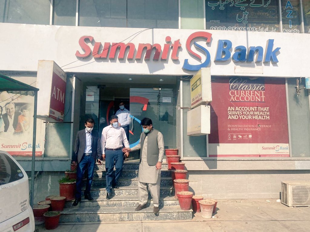 RajaHumam's tweet photo. Visited different banks, markets and other institutions to ensure implementation of SOPs. Fines imposed on violation of SOPs. 
#Follow_SOPs #SaveLives 
@DeputyMirpur https://t.co/KGRalSal45