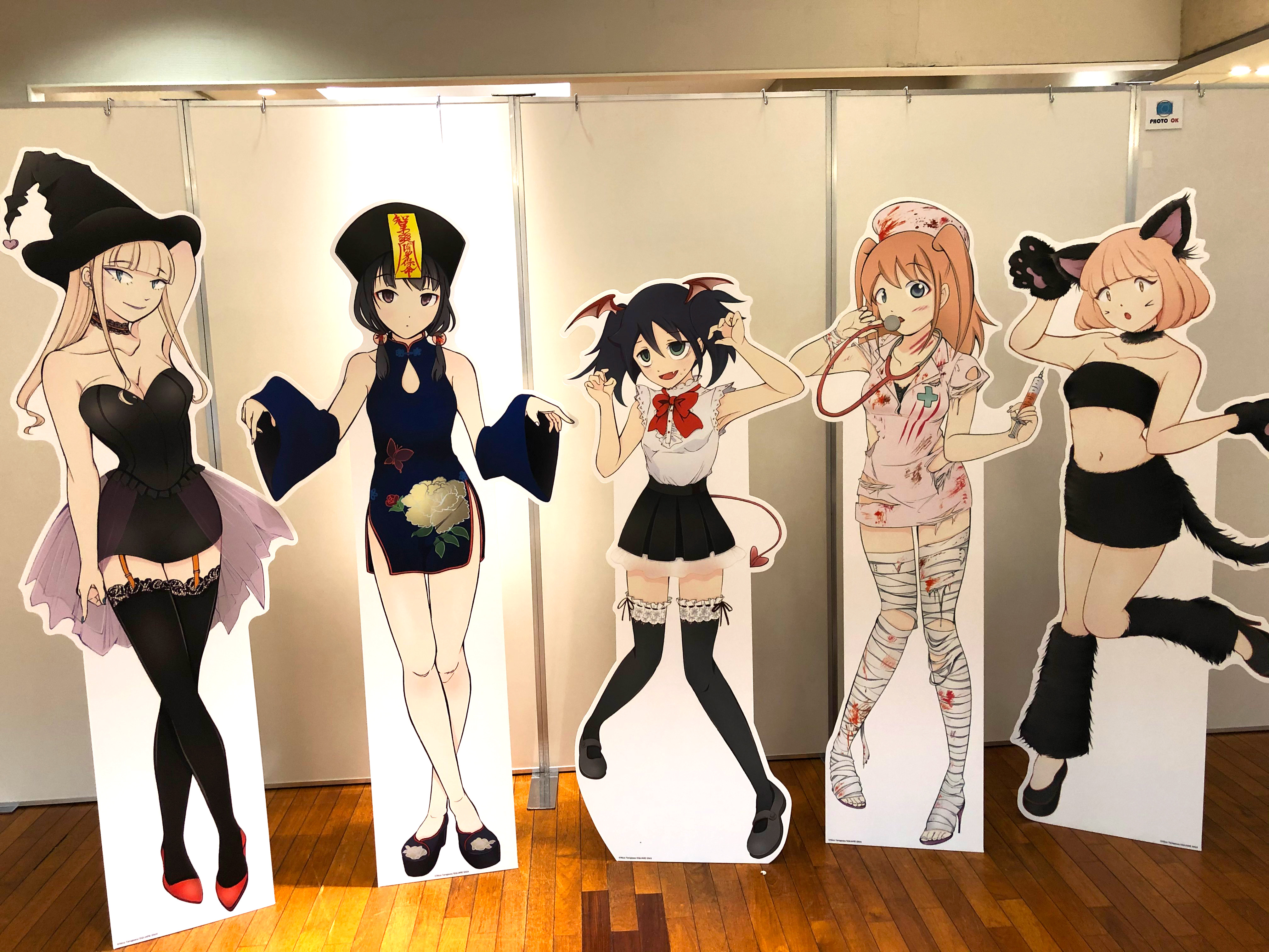 Twitter 上的 メディコス エンタテインメント 総合 原画展開催中 私がモテないのはどう考えてもお前らが悪い 原画展 有楽町マルイで 描き下ろしイラスト を使用した等身大パネルを展示しています グラデーションや透け感等がとても綺麗です ぜひお