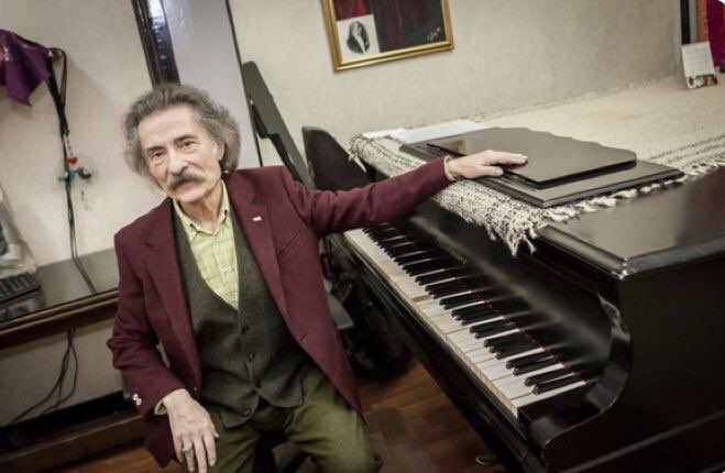 Taklit bile edilemeyecek seviyede özgündü, anıt insan’dı, yitirmenin hasretiyle dizlerimi döve döve dinliyorum şu anda İspanyol Meyhanesi’ni Karantinalı Despina’yı 😢