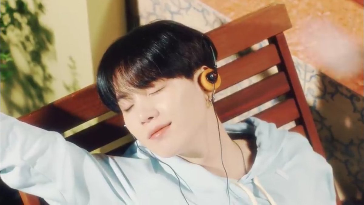 lenifitriani1's tweet photo. get well soon my little meow meow, promise me you will stay healthy forever, and I will always love you my baby 🙏😇💜💜💜💜💜💜💜 @BigHitEnt @BTS_twt @bts_bighit

#GetWellSoonYoongi https://t.co/ei5V8m0vsh