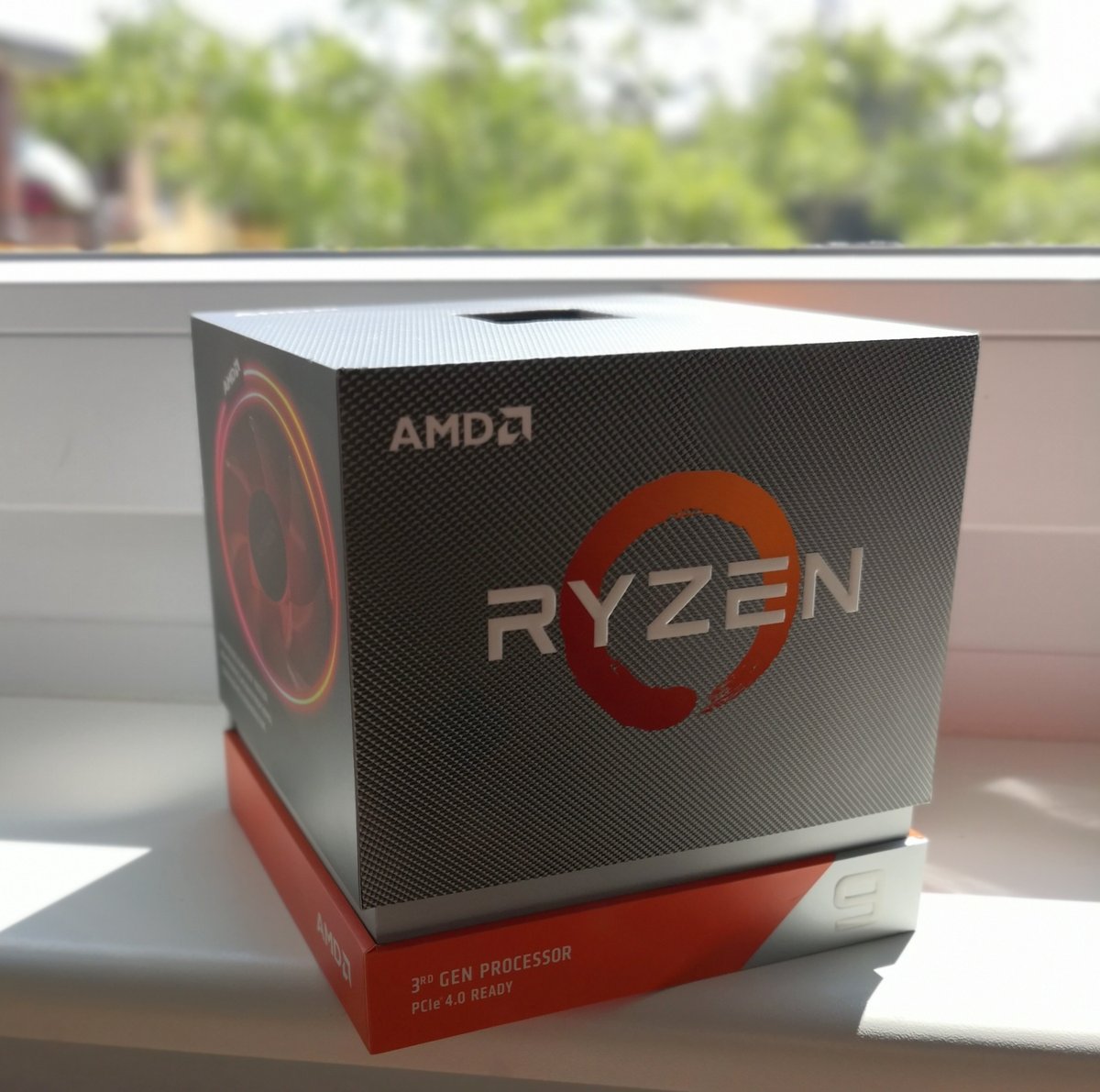 HardwareSchotte's tweet photo. Kaum wurden die neuen Ryzen CPUs der 5000er Serie gestern veröffentlicht, waren sie bei den meisten Shops direkt ausverkauft. Wir haben alle Infos zur neuen Generation übersichtlich zusammengefasst. 
➡️ https://t.co/LZf7wzwqDY https://t.co/nRbmIv4yB0