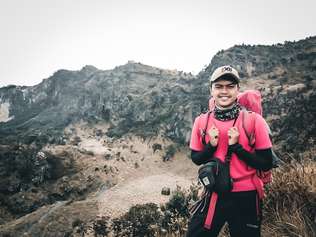 Bang_Ilham14's tweet photo. Manusia dan alam tak pernah terpisahkan.. Hargailah alam maka alam akan menghargai kita
.
.
.
.
#moutain #lawu #fiersabesari #gunungindonesia https://t.co/AlRHOnCjkQ