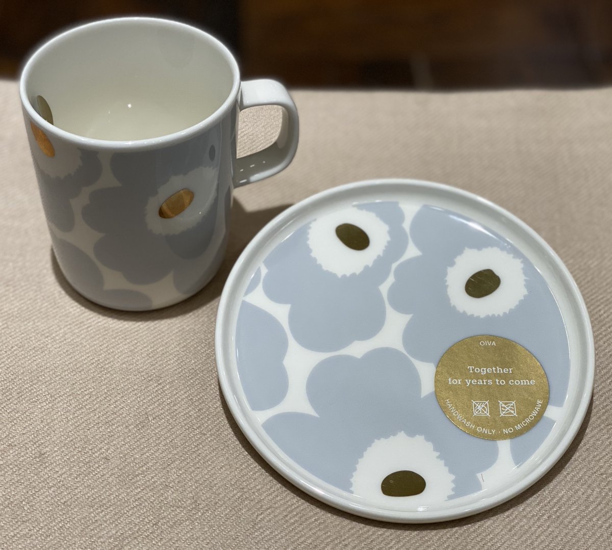 スミス ルミネ新宿1 בטוויטר ルミネカード10 Off開催中 Unikko 柄のマグカップが入荷しました ホワイト ライトグレー をベースにアクセントカラーのゴールドがリュクスなムードを添えています シンプルな中にも華やかさが香る洗練されたデザインはギフトとして スミス ルミネ新宿1 בטוויטר ルミネカード10 Off開催中 Unikko 柄のマグカップが入荷しました ホワイト ライトグレー をベースにアクセントカラーのゴールドがリュクスなムードを添えています シンプルな中にも華やかさが香る洗練されたデザインはギフトとして