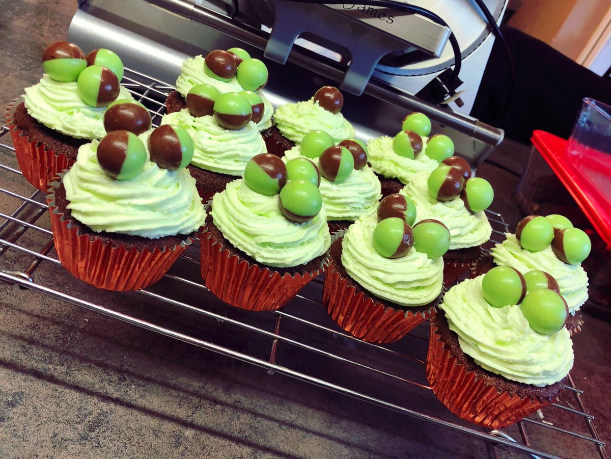 EatDrinkLove__'s tweet photo. Trying my hand at baking this lockdown! Mint choc chip cupcakes, absolutely delicious!!! Check out @janespatisserie for the most delicious and easy to follow recipes.
-
-
-
#baking #bakes #bake #cook #cooking #chef #cake #cakes #cupcakes #mintchocchip #chocolate #buttericing https://t.co/pYG07BqZGg
