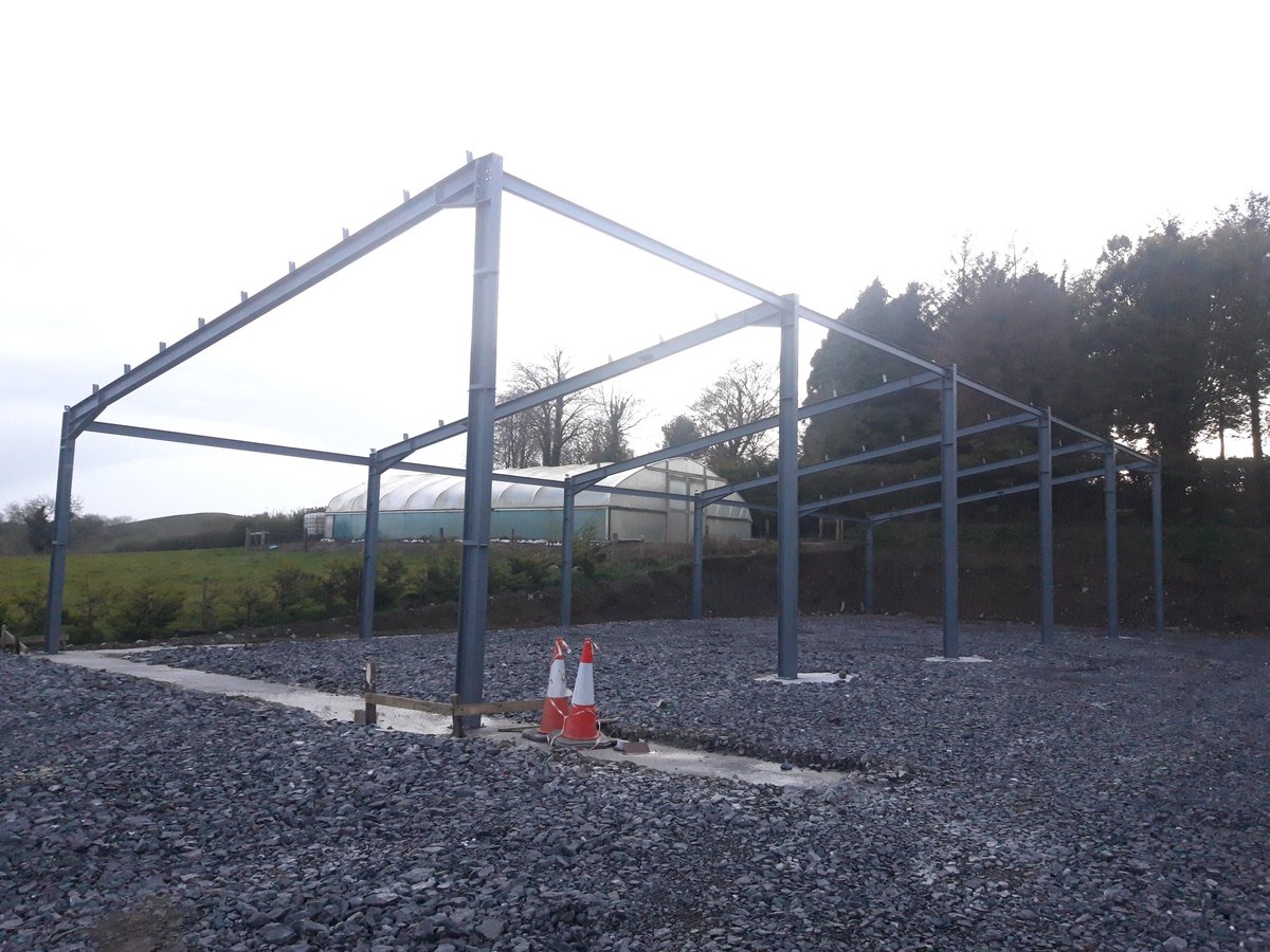 steelyman10's tweet photo. Another local job going along nicely #rossdrumengineering #cecertified #steelfabrication #structuralsteel #kitbuildings https://t.co/AQHKh6lWPi