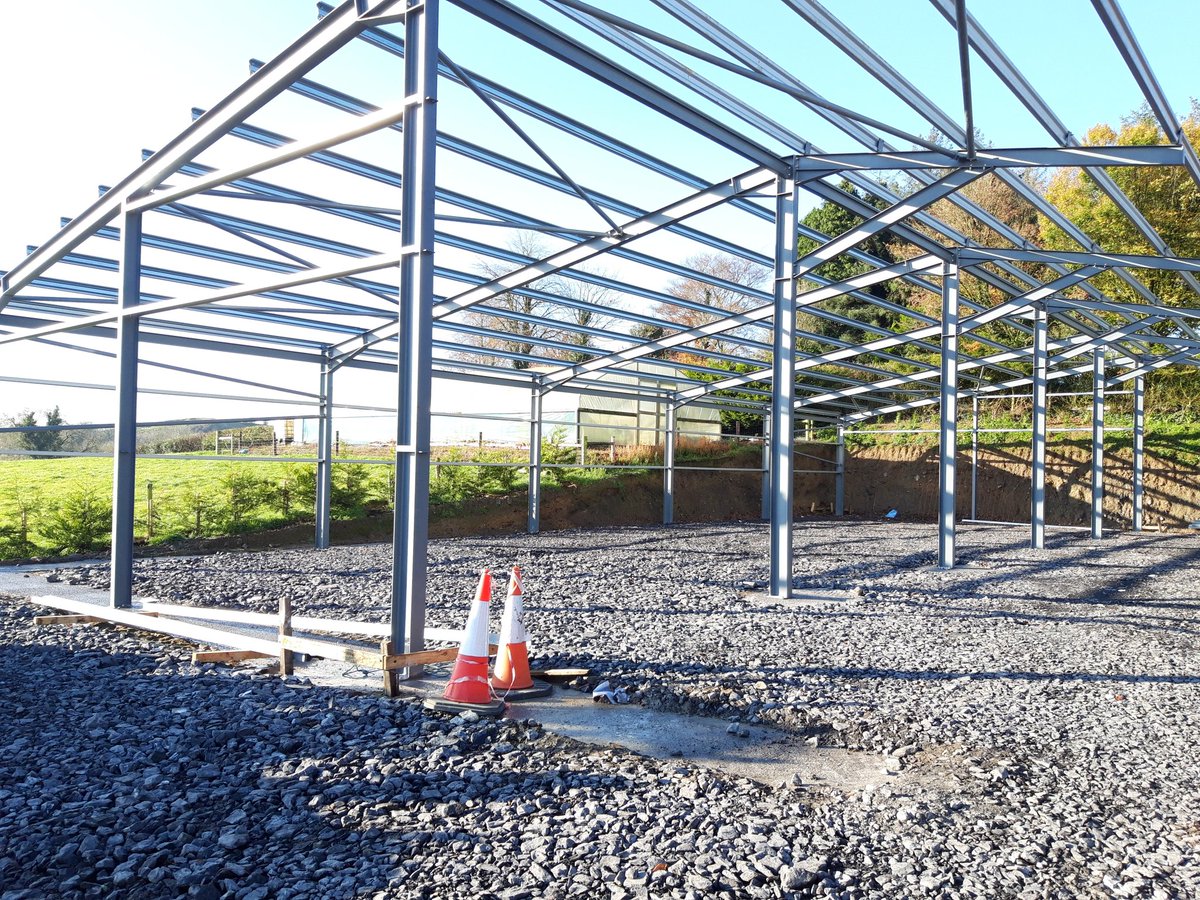steelyman10's tweet photo. Another local job going along nicely #rossdrumengineering #cecertified #steelfabrication #structuralsteel #kitbuildings https://t.co/AQHKh6lWPi