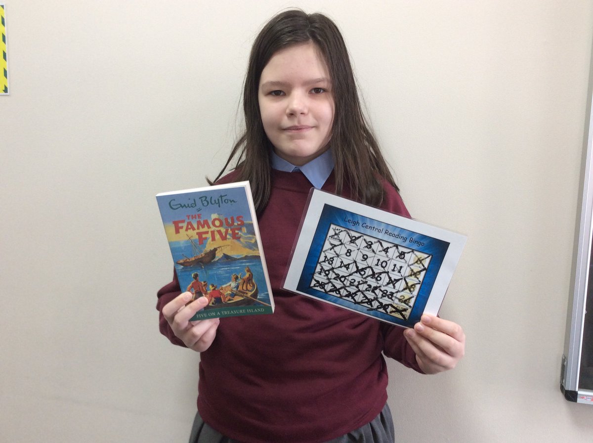 Congratulations to Iza for completing her reading bingo card for the second time! Great choice of book for your prize! ⁦<a href="/MrsMellingLCP/">The Hive @ LCPS</a>⁩ ⁦@MissMcDonaldLCP⁩ ⁦<a href="/MrsVincentLCP/">Year 2 Hedgehogs</a>⁩ ⁦<a href="/leighcentralps/">Leigh Central</a>⁩