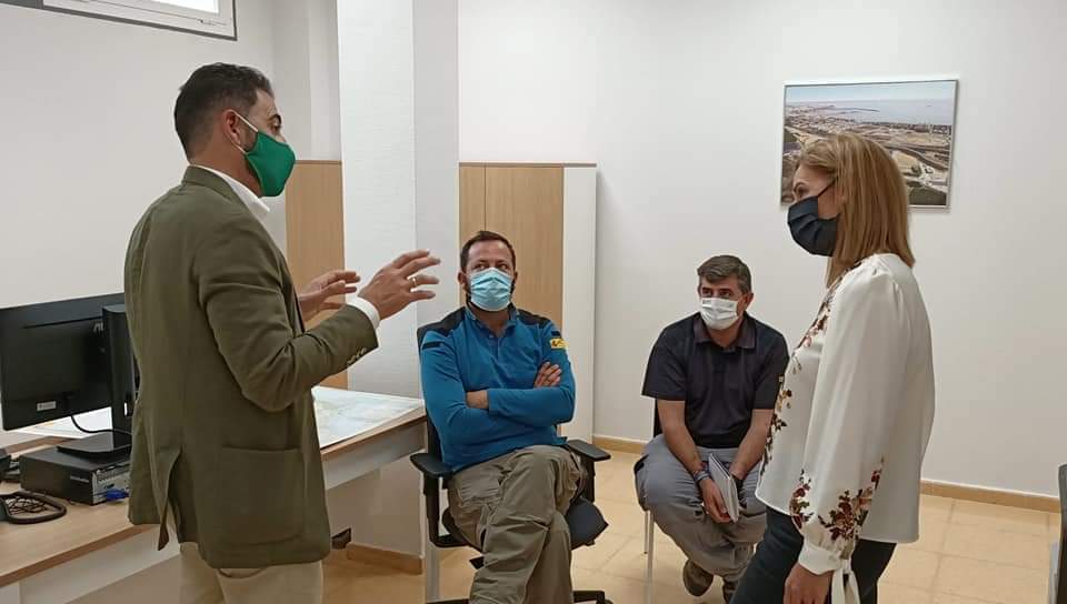AparicioDamaso's tweet photo. Visita a la Delegación Territorial de la Comunidad Valenciana de la @chsriosegura, oficina con sede en Orihuela y abierta esta semana. #SeguimosTrabajando en estrecha colaboración para conseguir las mejoras que necesita nuestro río y su cuenca.
#TodoPorOrihuela
#EstoFunciona https://t.co/dOEYLVrcdg
