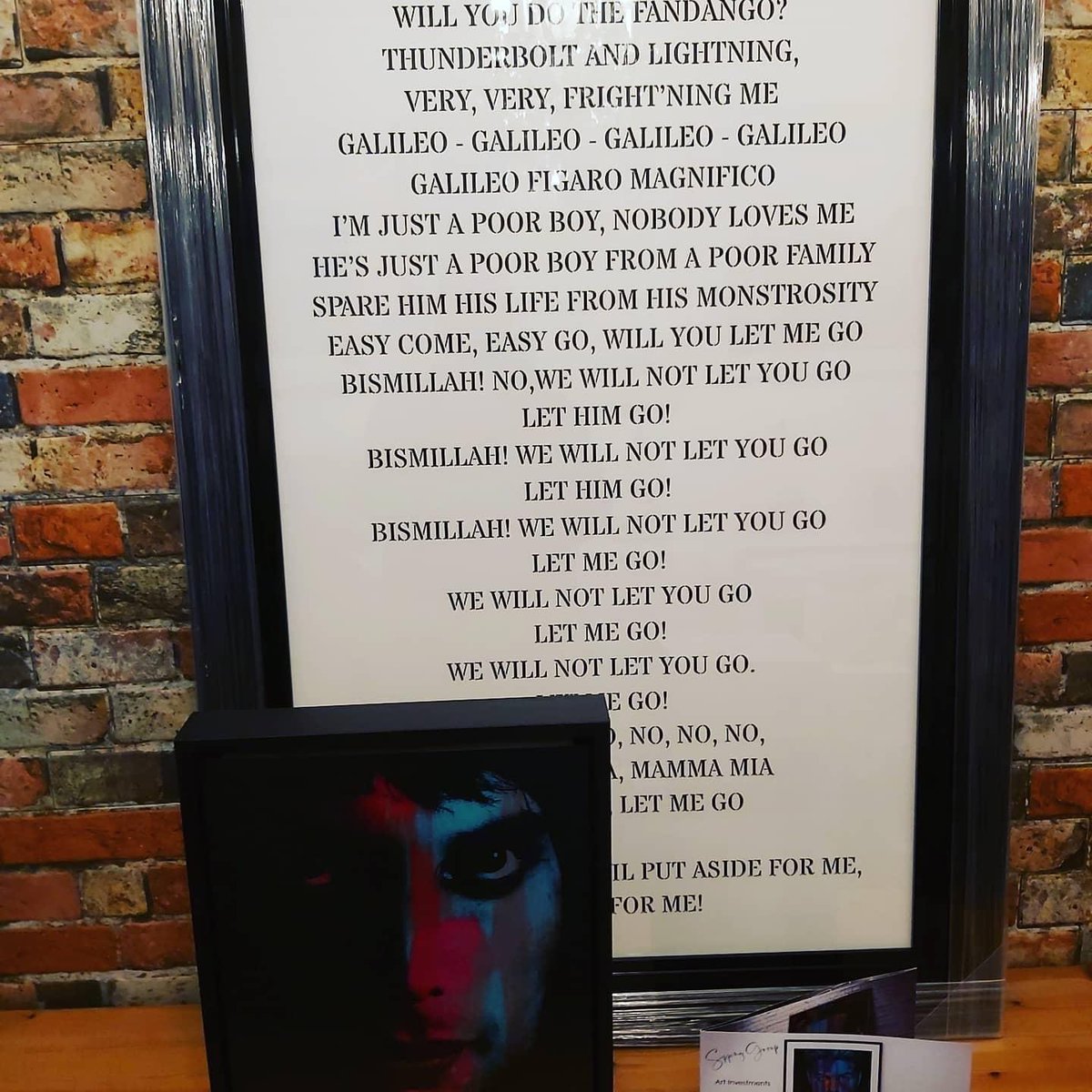 anthonyfreeart's tweet photo. The ultimate Christmas Present for the #Queen, #FreddieMercury fan. 
A limited edition 2/10 black framed Giclee print on metal. Plus the lyrics of bohemian rhapsody framed, together these pieces look stunning #arundel #brighton #surrey @Thekoopergallery #anthonyfreemanart https://t.co/9PQ35agXPO