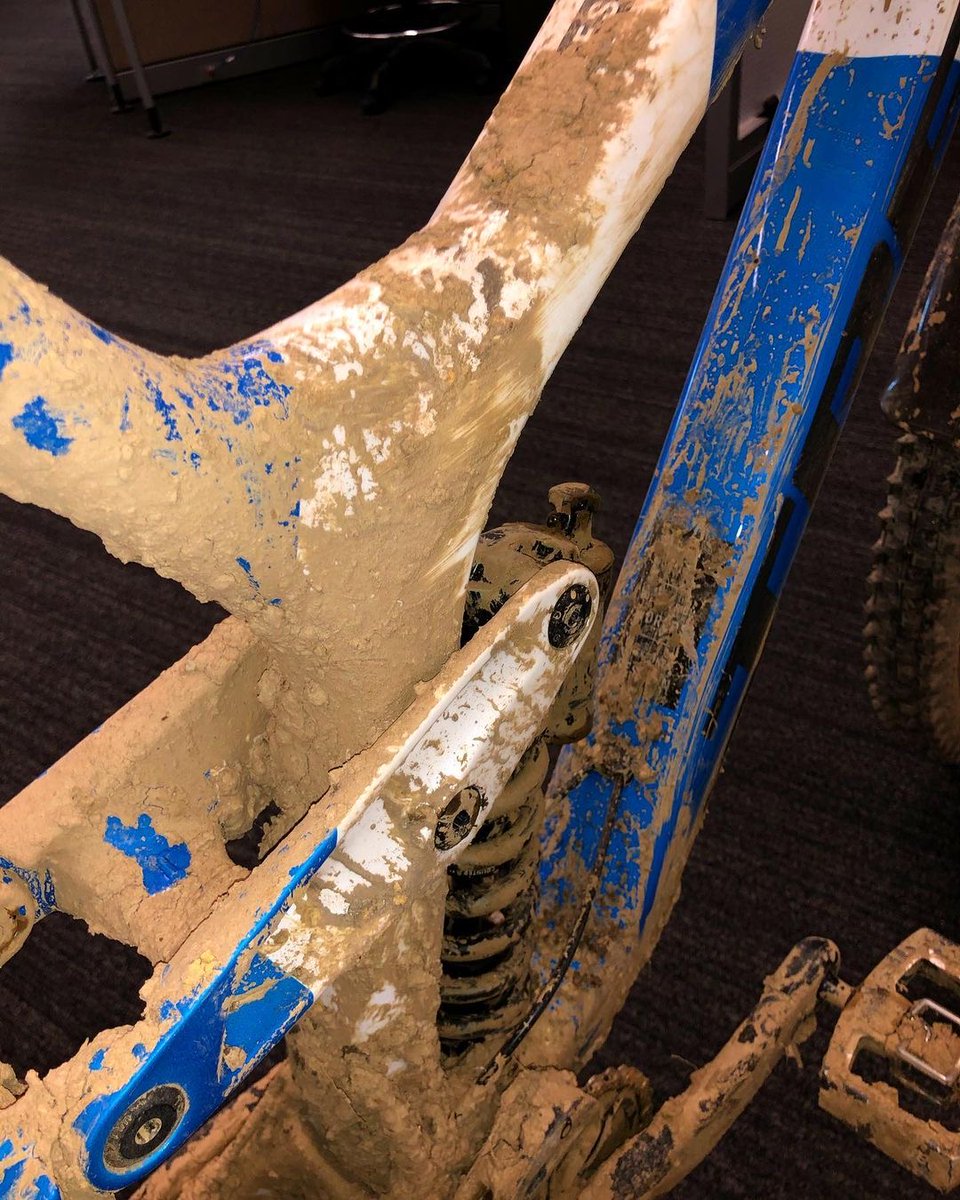 Posted via • <a href="/chdbrwn/">chad brown</a> never a dull day in Waterloo...the 2nd in a series of “Famous Bikes Randomly Seen”🌈the <a href="/TrekBikes/">Trek Bicycle</a>  Session that <a href="/reecowilson11/">reece wilson</a>  won the World Championship on a few weeks back,this victory was special for a lot of teammates <a href="/TrekBikes/">Trek Bicycle</a> #TrekBikes #Scotland