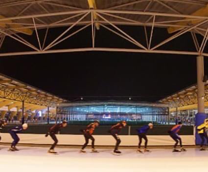 Uniek, vanuit onze lounge kijk je op de <a href="/ijsbaanhaarlem/">ijsbaanhaarlem</a> Wil je ook een rondje wagen? ⛸ Boek ons arrangement en schaats zelf op de ijsbaan! bit.ly/3eyA4Yo
#Schaatsen #hotel #haarlem #ibisstyles #overnachten #coronaproof #uitwaaien