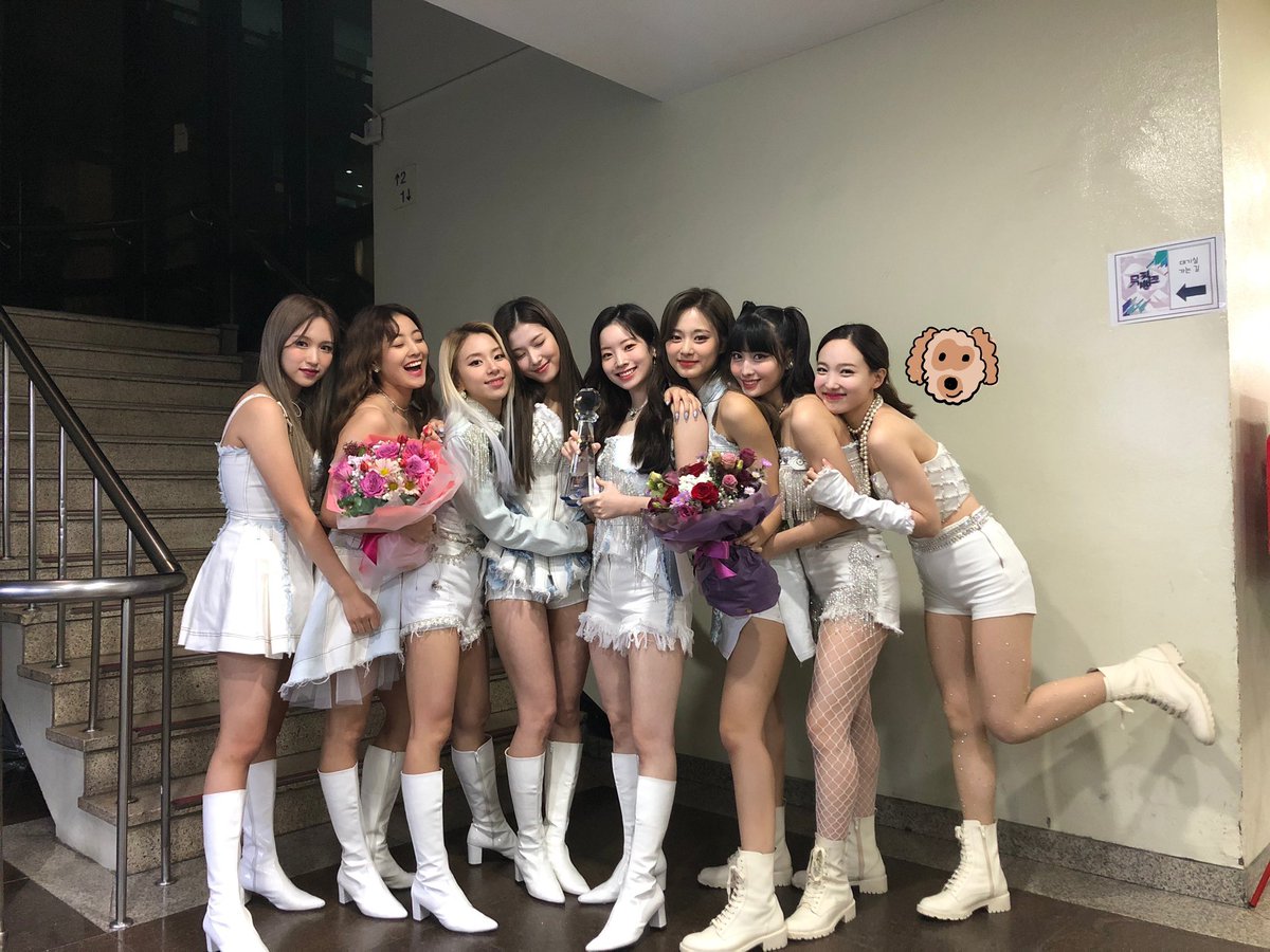 🏆 #ICANTSTOPME3RDWIN ✨

원스 덕분에,
오늘도 정말 행복했어요..(´▽`ʃ♥ƪ)
우리 내일도 만나요! 🥰

Thanks to ONCE,
today was a joyful day..(´▽`ʃ♥ƪ)
See you tomorrow! 🥰

#TWICE #트와이스 #Eyeswideopen #ICANTSTOPME