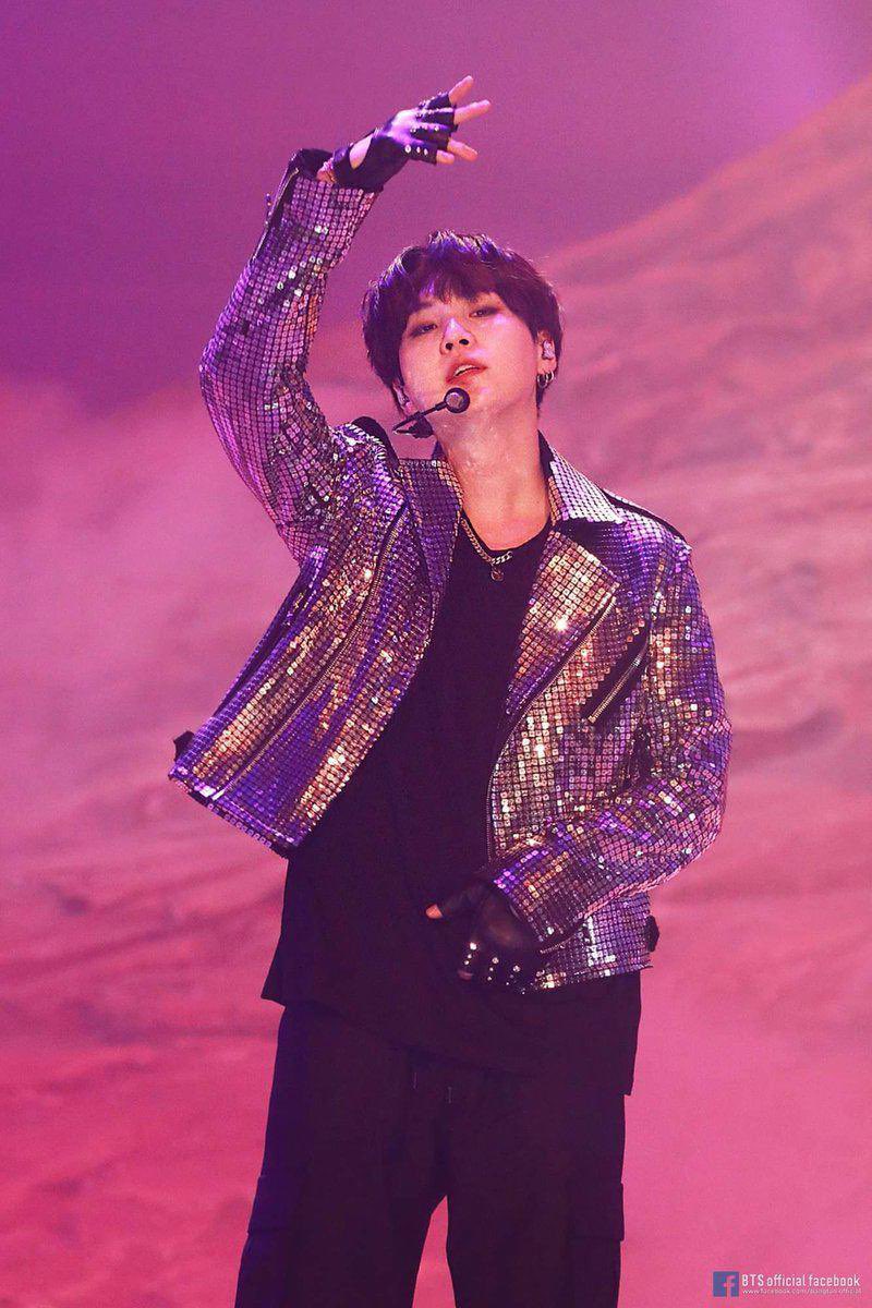 tisachaa's tweet photo. #GetWellSoonYoongi 
We love youuuuu 💜 @BTS_twt @bts_bighit https://t.co/dsPSUWFdHq
