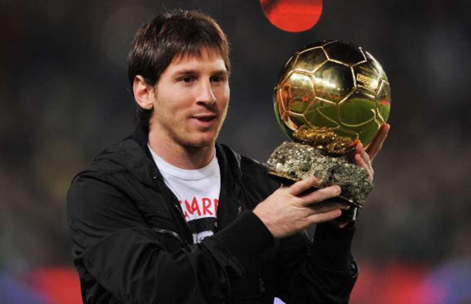 En 2009, Messi est devenu le premier joueur de La Masia à recevoir le prix du Ballon d'Or, du meilleur footballeur d'Europe, et le prix FIFA World Player Award du meilleur footballeur du monde.