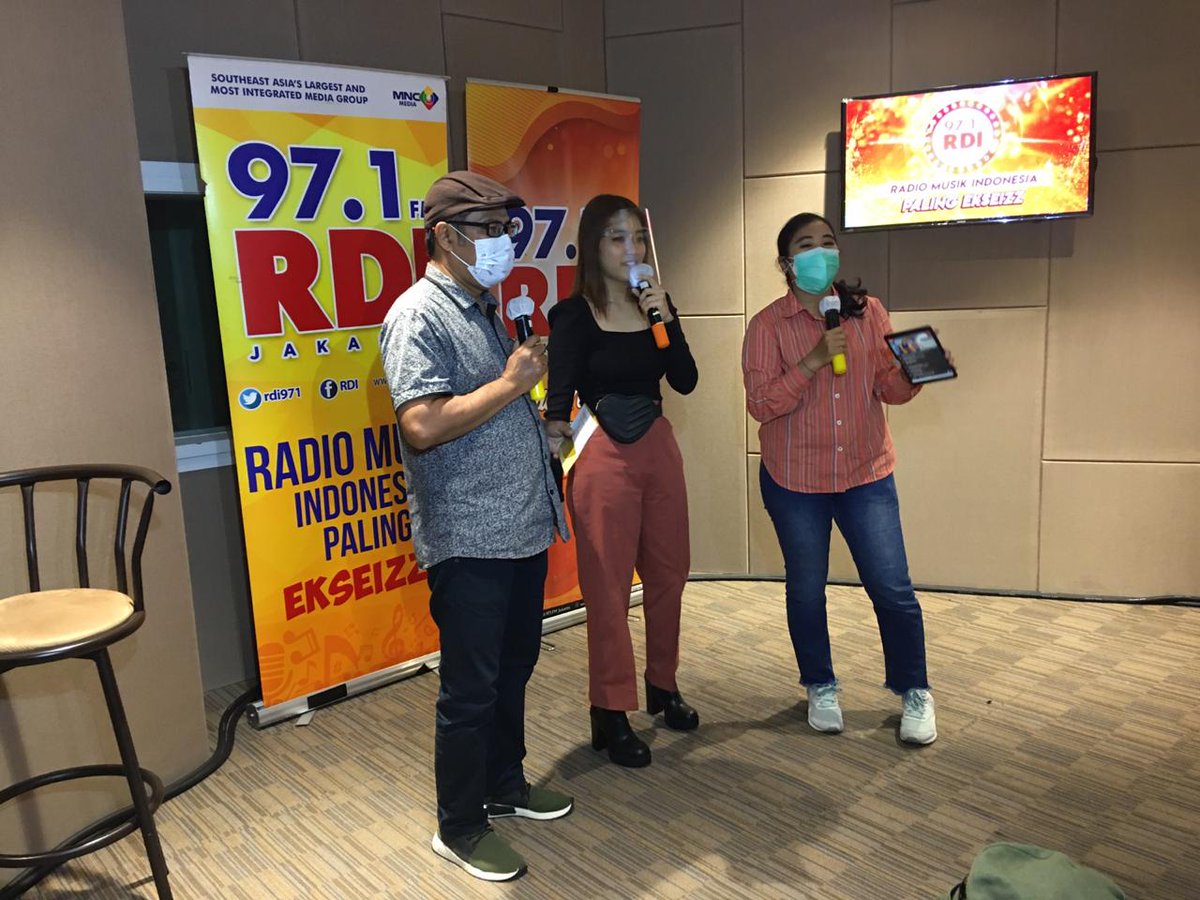 rdi971's tweet photo. Vina Arvina Datang lagi nih ke RDI, dan bawain lagu lagu hitsnya!! Cek Insta Story IG & Facebook kita yaaa!!
#Dangduthits #VinaArvina #RDI97.1FM #TOTWITTTT https://t.co/If7nHG4FQE