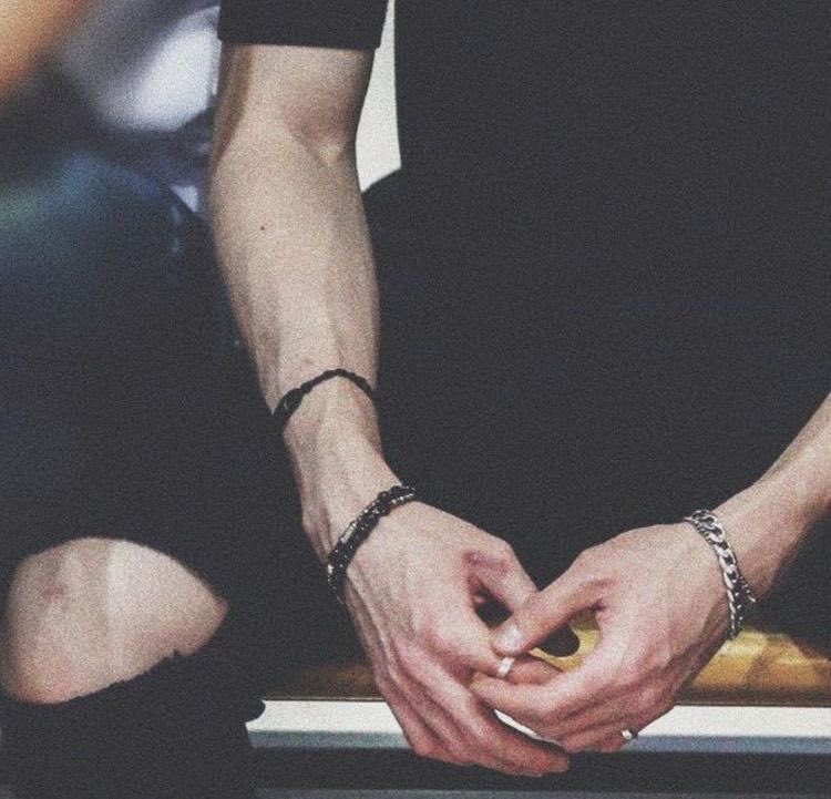 — bang chan’s arms; a super necessary thread  #StrayKids  #skz